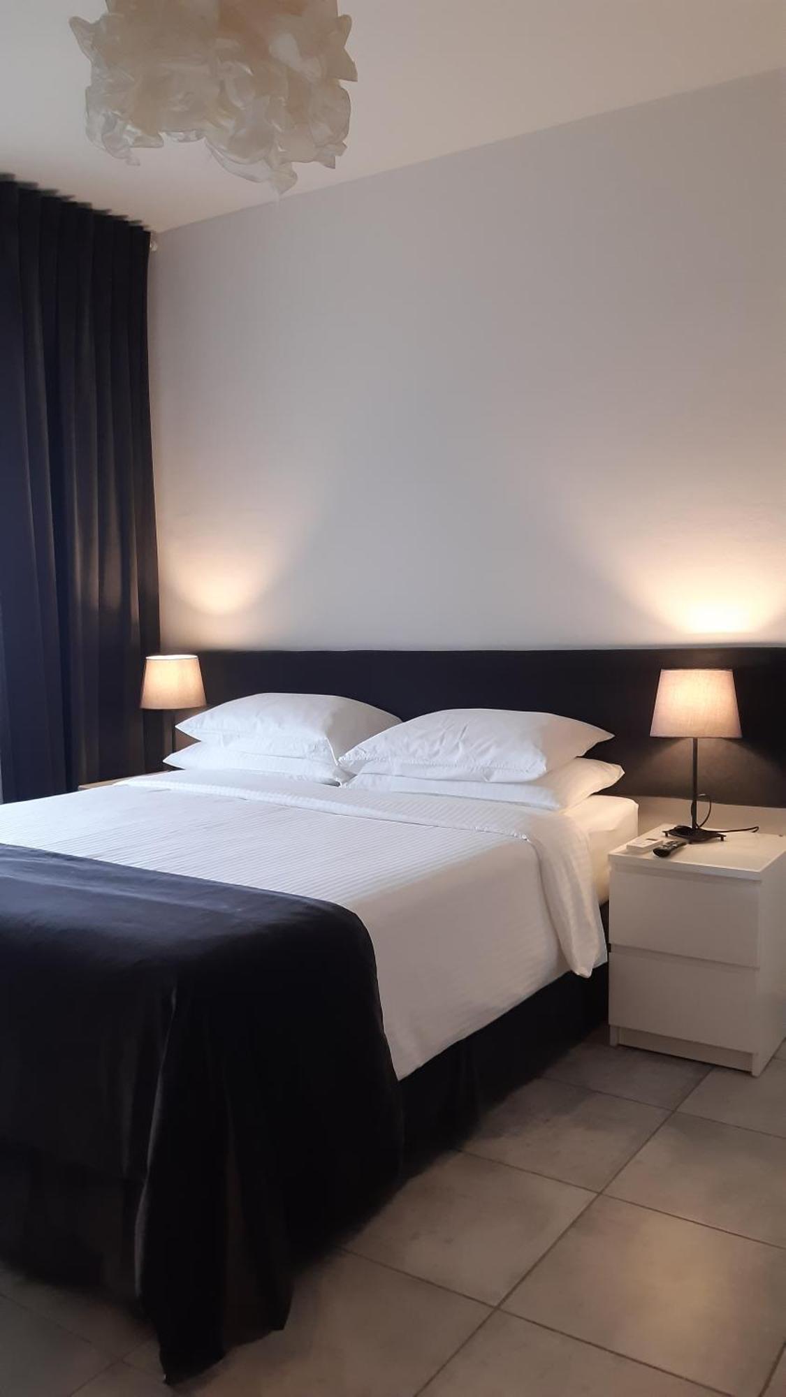 La Duchessa Hotel Alba  Luaran gambar