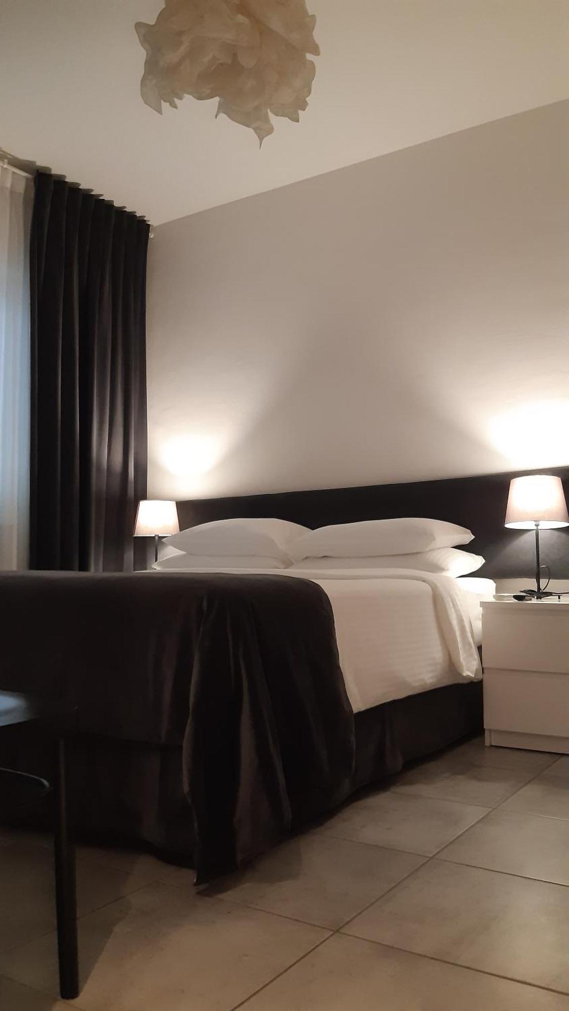 La Duchessa Hotel Alba  Luaran gambar